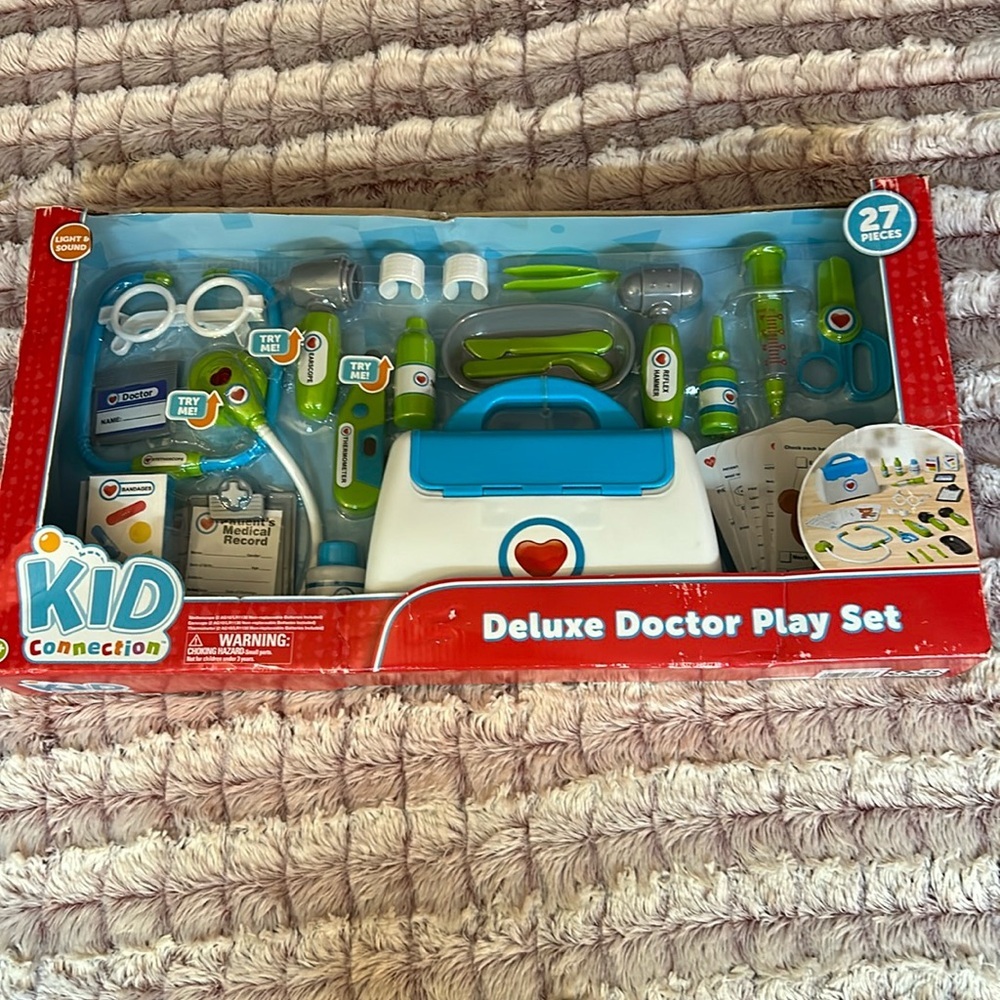 Kid Connection Deluxe Doctor Play set